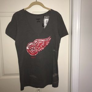 💥NWT! Women’s Red Wings T-Shirt